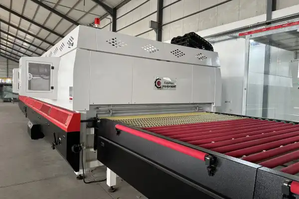 How Forced Convection Flat Glass Tempering Machine Improves Glass Strength and Efficiency